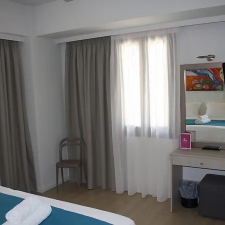 فندق Aura Boutique 3*