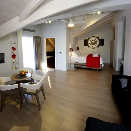 Aura Boutique فندق