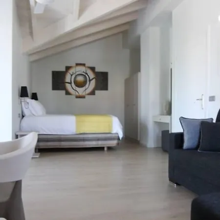 Aura Boutique Hotel 3*